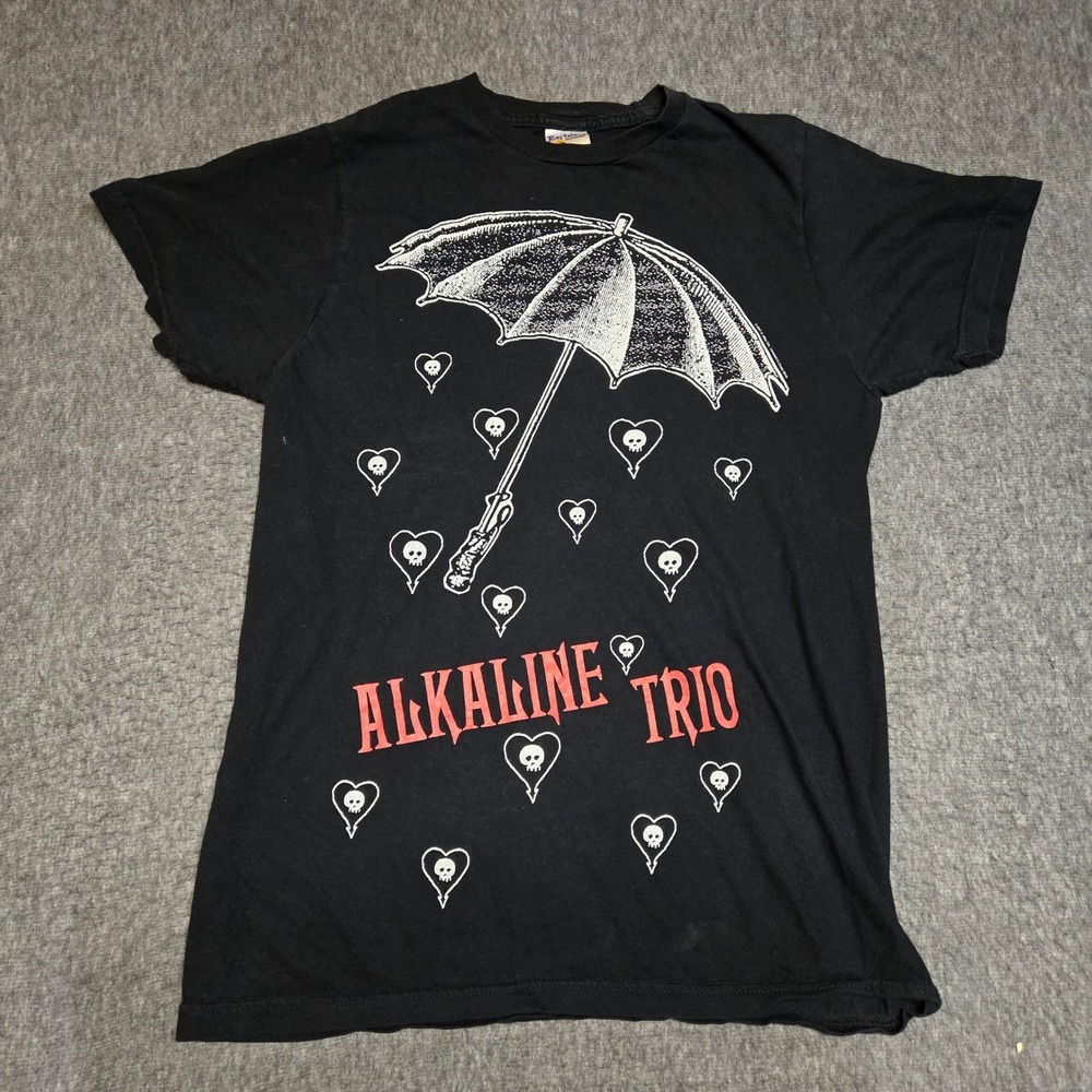 Vintage Alkaline Trio T Shirt Mens Medium Black Umbrella Skull Heart 2005